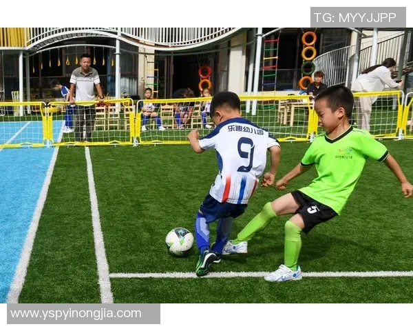 踢足球与吃饭的完美结合让生活更加丰富多彩的趣味体验